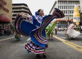 dancing woman in mx12.02.14